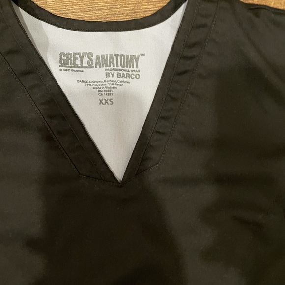 Marquis Greys Anatomy Scrub Top - Picture 2 of 6